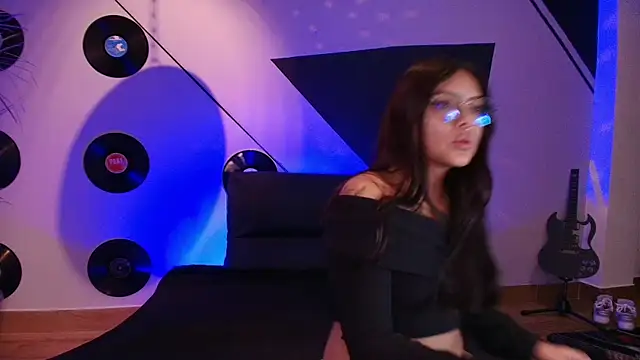 Lilith and Khloe online show from October 18, 11:23 am