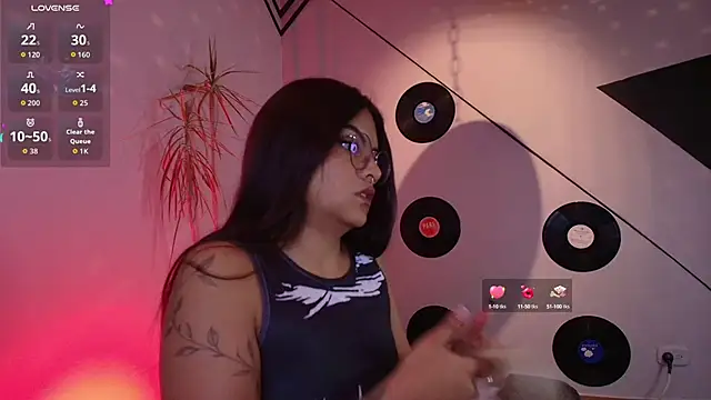 Lilith and Khloe online show from October 2, 11:24 am