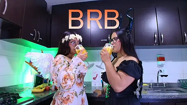 Lilith and Khloe online show from November 2, 11:48 am