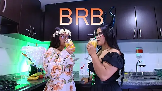 Lilith and Khloe online show from November 12, 11:25 am