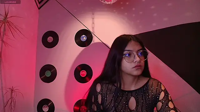 Lilith and Khloe online show from October 3, 11:23 am