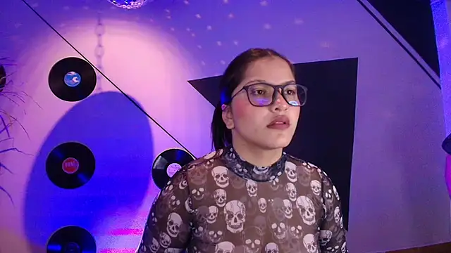 Lilith and Khloe online show from November 15, 11:25 am