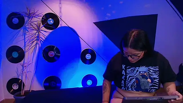 Lilith and Khloe online show from November 1, 11:26 am