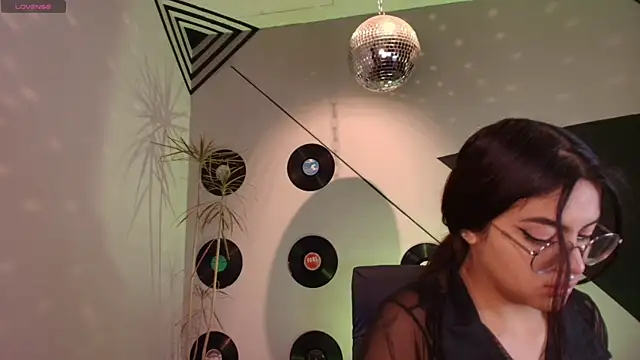 Lilith and Khloe online show from October 19, 11:24 am