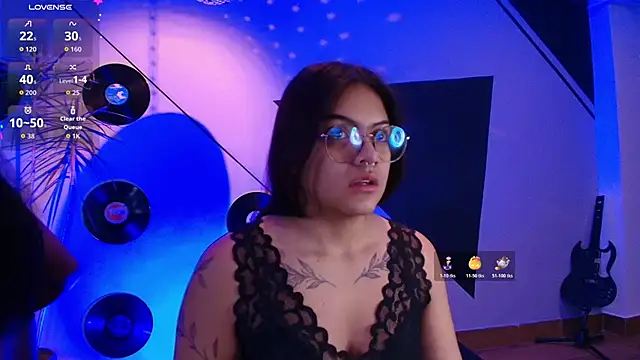 Lilith and Khloe online show from October 30, 11:19 am