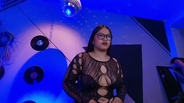 Lilith and Khloe online show from October 8, 11:34 am