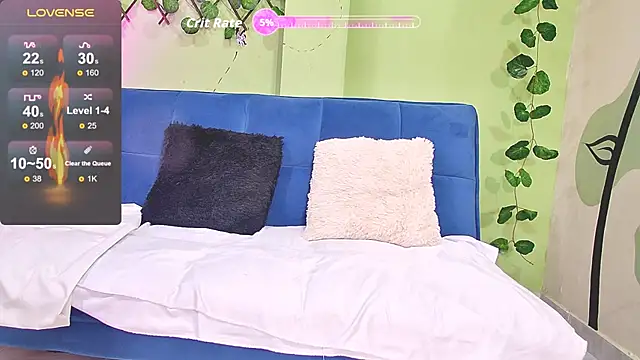 Karen Ariass online show from December 18, 1:37 pm