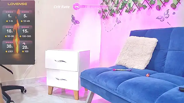 Karen Ariass online show from December 1, 1:23 pm