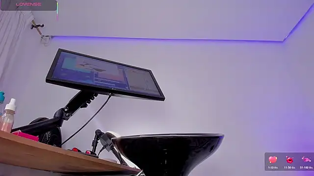 eva rain  online show from March 4, 10:06 pm