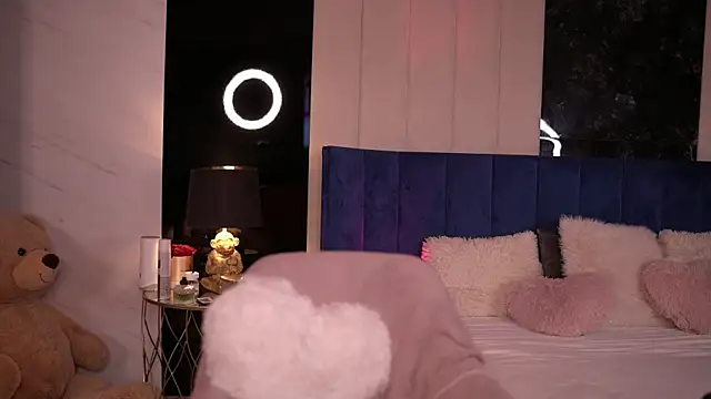 KimNatty online show from October 31, 3:30 pm