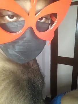 Snapshot of 00USER chatting on December 16, 10:03 pm 00USER online show from December 16, 10:03 pm