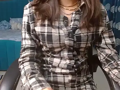 Urlove lily online show from October 24, 3:00 pm