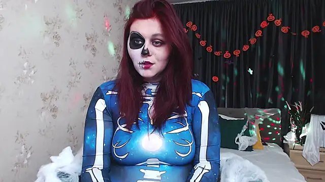 Alisawoods  online show from October 31, 7:43 pm