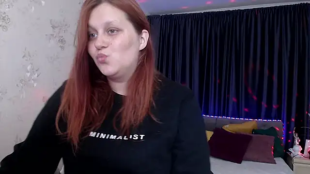 Alisawoods  online show from October 24, 7:35 pm