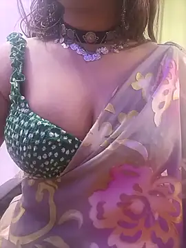 Snapshot of Naina_007 chatting on September 18, 4:48 am Naina 007 online show from September 18, 4:48 am