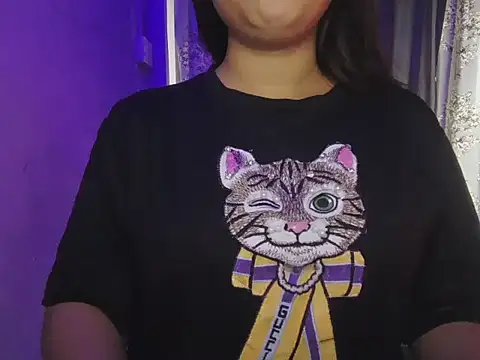 Snapshot of Naina_007 chatting on November 18, 6:17 am Naina 007 online show from November 18, 6:17 am