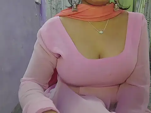 Snapshot of Naina_007 chatting on October 28, 10:20 pm Naina 007 online show from October 28, 10:20 pm