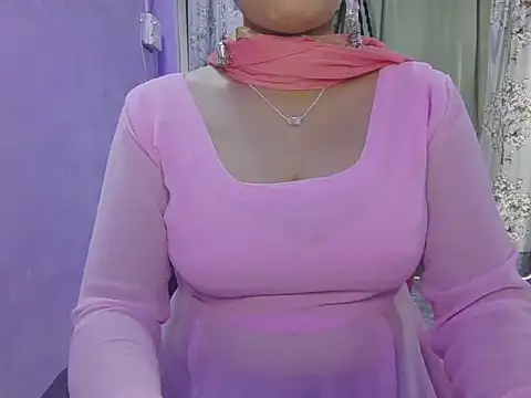 Snapshot of Naina_007 chatting on October 28, 10:14 am Naina 007 online show from October 28, 10:14 am