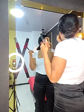 Snapshot of Aniajoness_ chatting on December 4, 3:27 am Aniajoness online show from December 4, 3:27 am