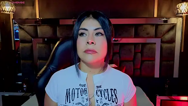 Snapshot of Aniajoness_ chatting on November 6, 3:43 am Aniajoness online show from November 6, 3:43 am