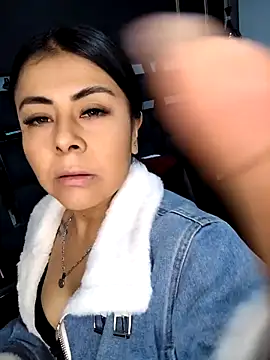 Snapshot of Aniajoness_ chatting on November 18, 3:43 am Aniajoness online show from November 18, 3:43 am