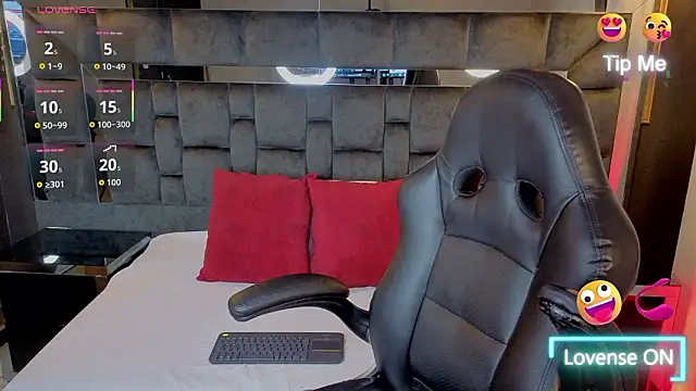 Snapshot of Aniajoness_ chatting on March 4, 3:58 am Aniajoness online show from March 4, 3:58 am