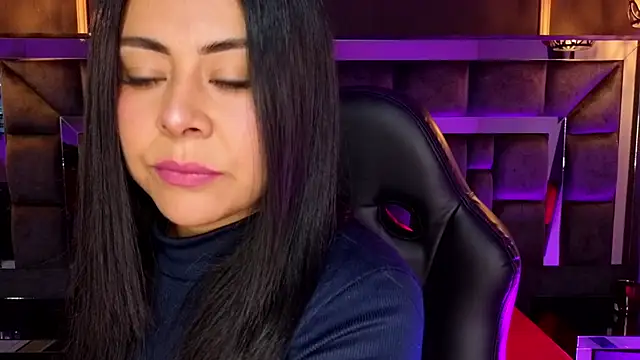 Aniajoness  online show from December 17, 4:17 am