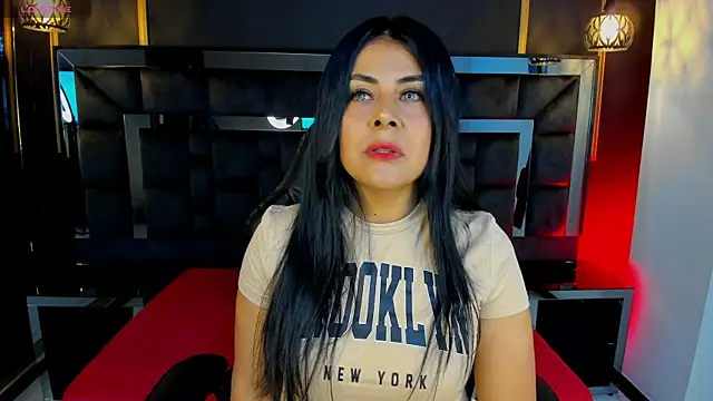 Aniajoness  online show from April 18, 4:15 am