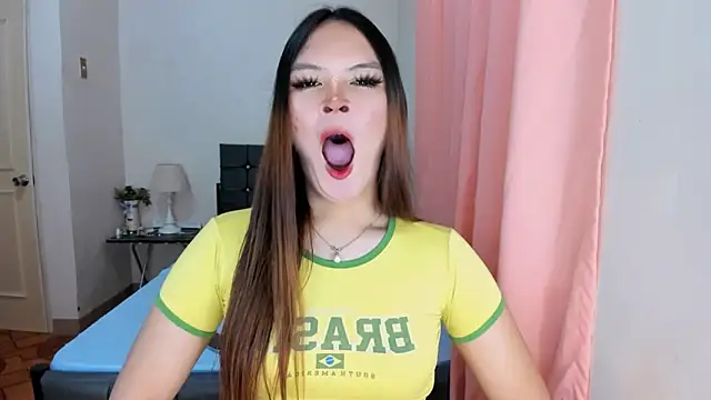 Snapshot of ameliamaureen chatting on November 15, 1:42 am ameliamaureen online show from November 15, 1:42 am