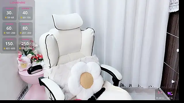 phuongnhi  online show from March 29, 6:26 am