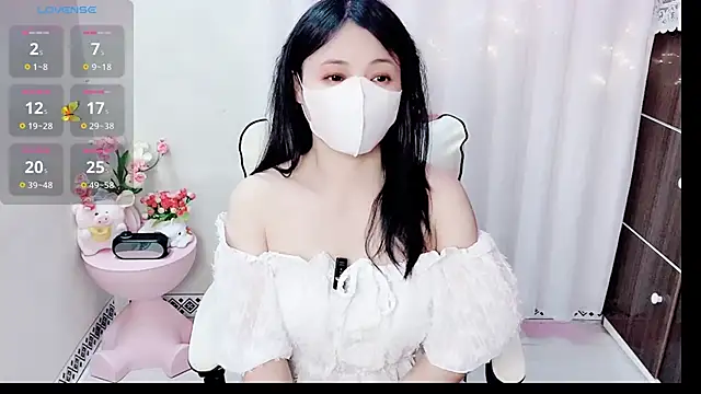 phuongnhi  online show from April 3, 2:01 pm