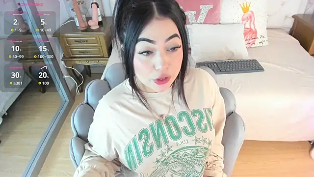 Snapshot of MeganStar__ chatting on October 8, 11:45 am MeganStar online show from October 8, 11:45 am