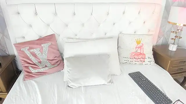 Snapshot of MeganStar__ chatting on October 10, 12:06 pm MeganStar online show from October 10, 12:06 pm