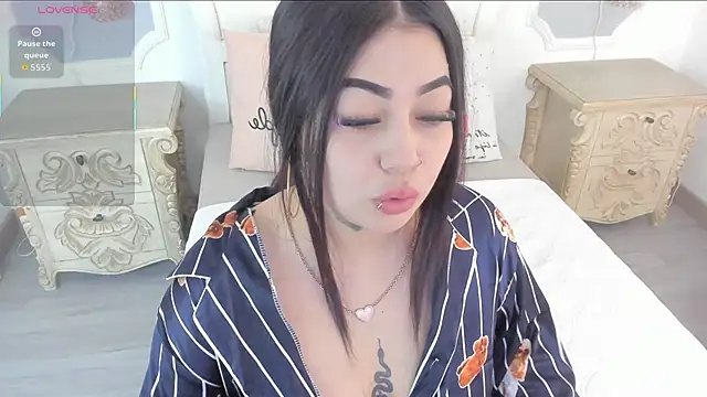 Snapshot of MeganStar__ chatting on October 19, 11:57 am MeganStar online show from October 19, 11:57 am