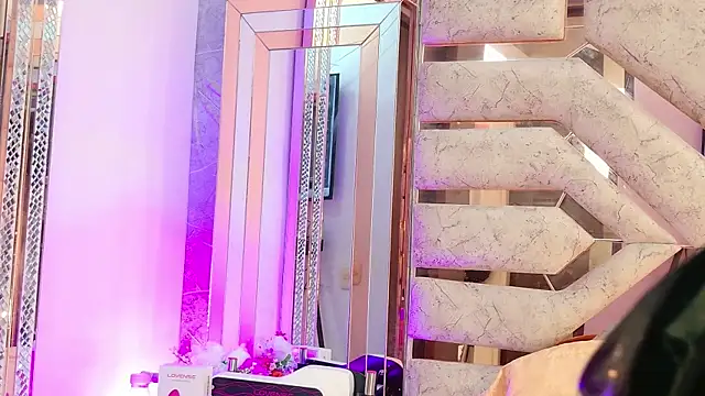 Tessa Owenss online show from July 19, 4:15 pm