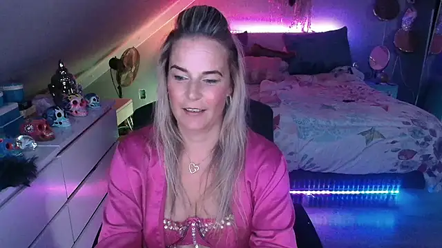 Mrs-Aurora online show from May 16, 7:02 pm