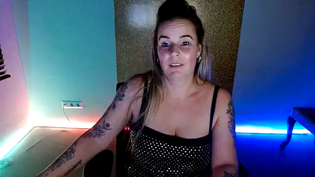 Mrs-Aurora online show from December 4, 7:35 pm