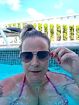 Mrs-Aurora online show from April 6, 7:37 pm