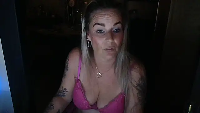 Mrs-Aurora online show from May 9, 12:03 am