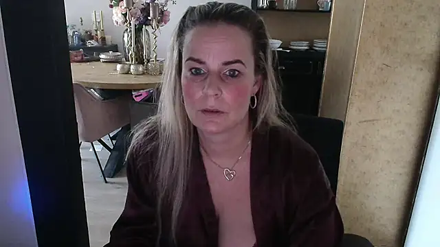 Mrs-Aurora online show from March 11, 10:31 am