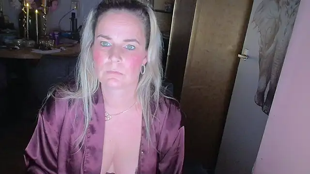 Mrs-Aurora online show from March 10, 9:52 pm