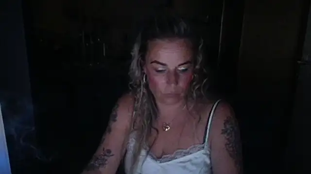 Mrs-Aurora online show from May 9, 9:40 pm