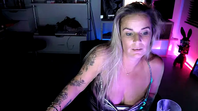 Mrs-Aurora online show from October 18, 2:46 am