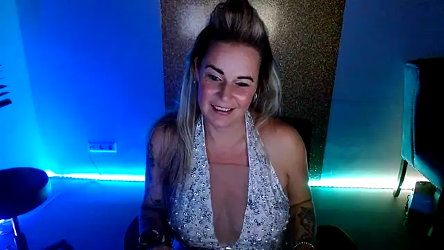 Mrs-Aurora online show from November 25, 7:58 pm