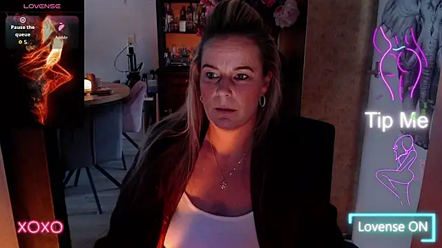 Mrs-Aurora online show from January 12, 12:45 pm