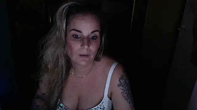 Mrs-Aurora online show from March 25, 3:28 am