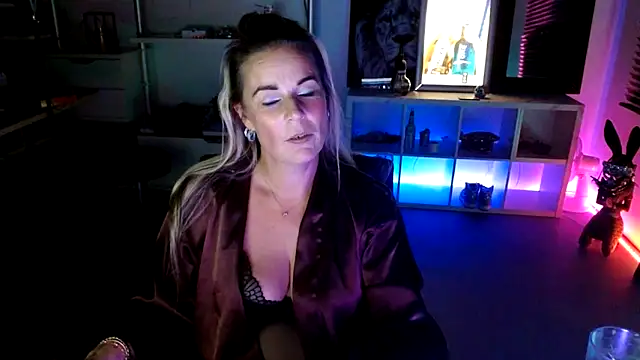 Mrs-Aurora online show from October 18, 8:44 pm