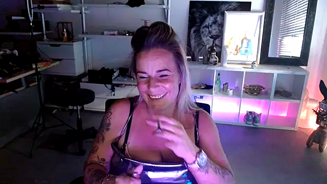 Mrs-Aurora online show from October 17, 2:41 pm