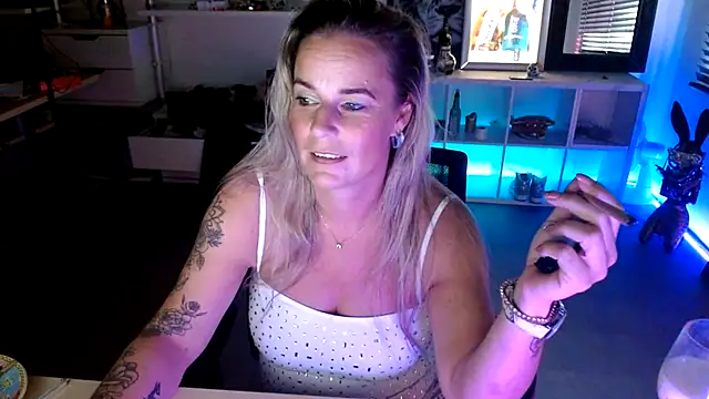 Mrs-Aurora online show from October 15, 12:57 pm