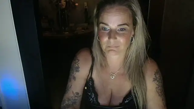 Mrs-Aurora online show from May 24, 12:43 am